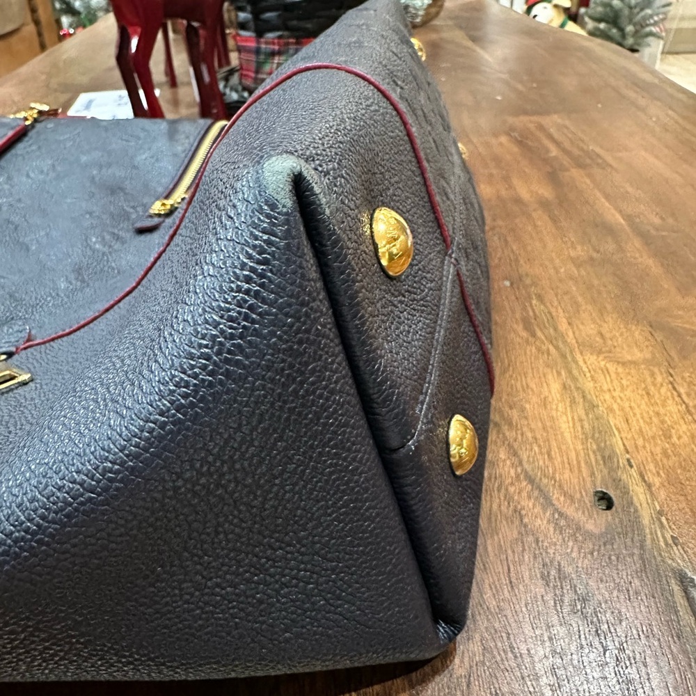 ❌❌SOLD❌❌🅰️ Gorgeous LV Melie Hobo - Picture 7 of 16